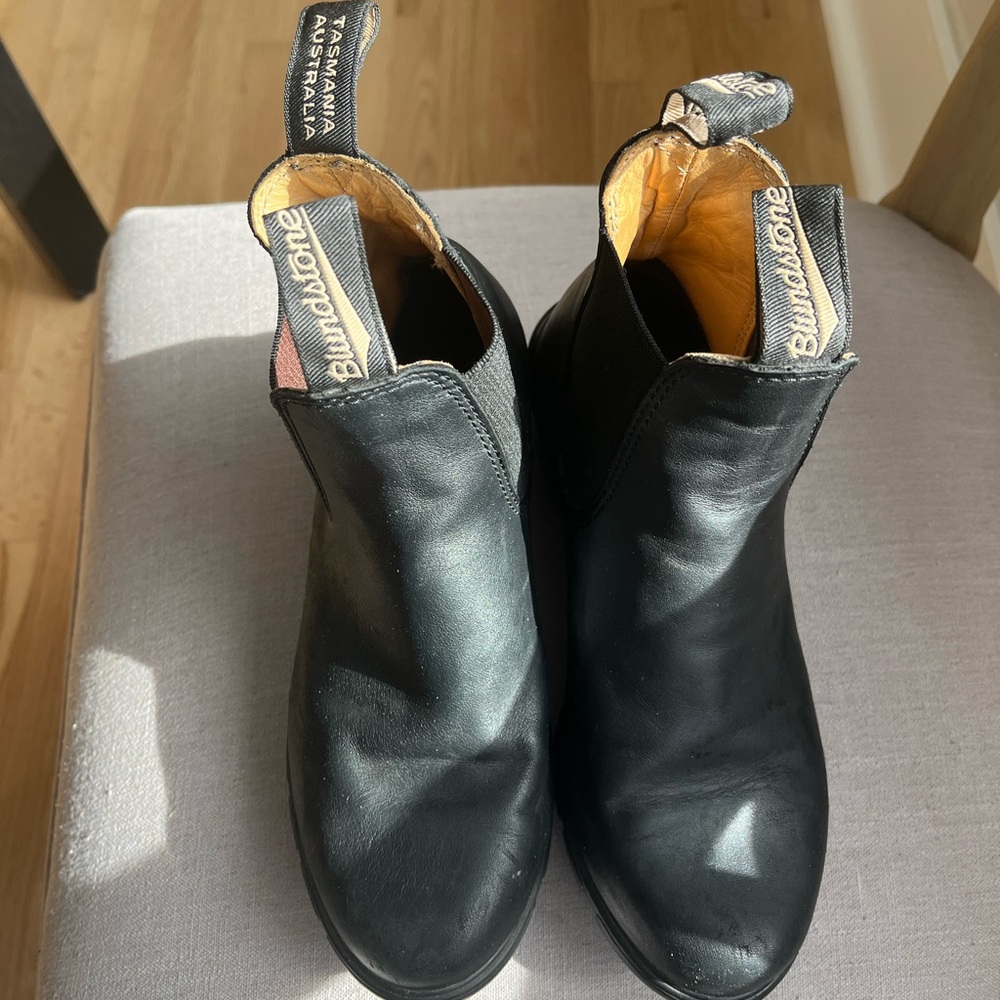 Blundstone Black Leather Chelsea Boots
